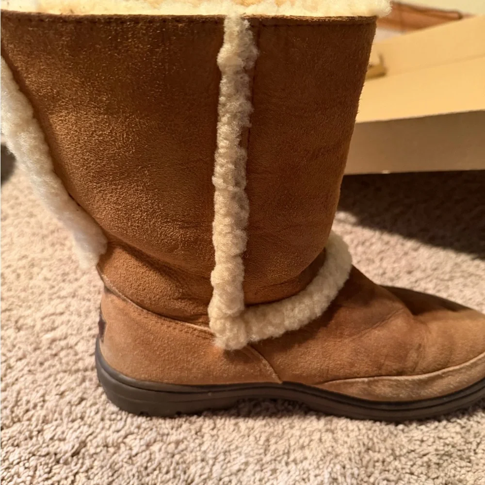 Like New Worn Once UGG Women's Mid-Calf Shearling Boots in Chestnut Brown - Picture 14 of 15
